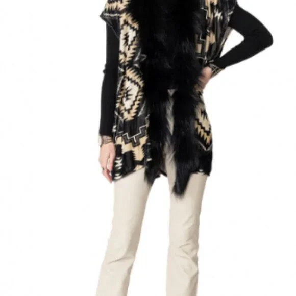 Double D Ranch Bankhead Blanket Cape with Fur - Picture 6 of 6